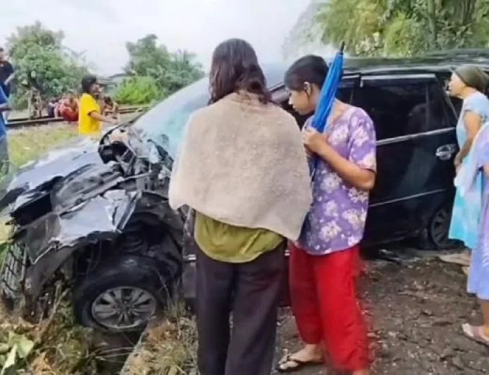 Kecelakaan Minibus Mati Mesin Ditabrak Kereta di Asahan, Sopir Selamat Setelah Loncat