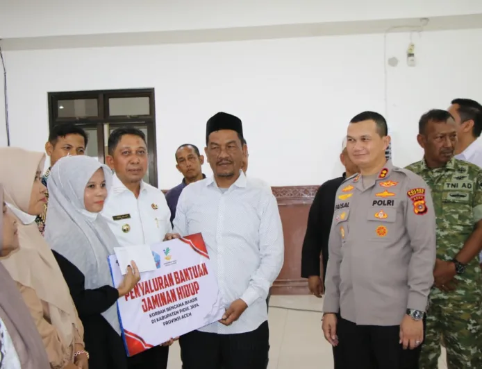 Ketua DPRK Pidie Jaya Pantau Penyaluran Bantuan Korban Banjir Secara Langsung