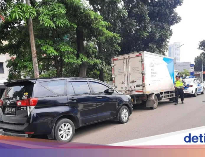 Kecelakaan Beruntun di Exit Tol Lenteng Agung Jaksel Libatkan 5 Mobil