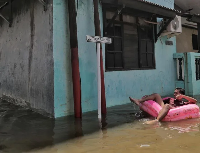 350 Warga Krisis Air Bersih Saat Banjir 1 Meter Rendam Legok Tangerang