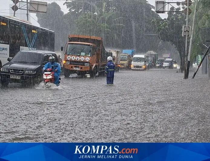 Banjir Jakarta Sabtu Malam: 1 RT dan 1 Ruas Jalan Terendam Akibat Hujan Deras