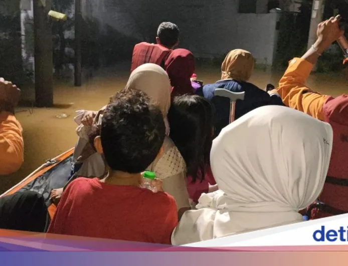 Banjir 2 Meter Rendam Rumah di Bogor, 1.377 Warga Terdampak Parungpanjang