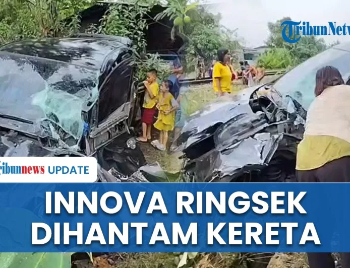 Kecelakaan Kereta Api Putri Deli Hantam Mobil Innova hingga Ringsek Parah di Asahan