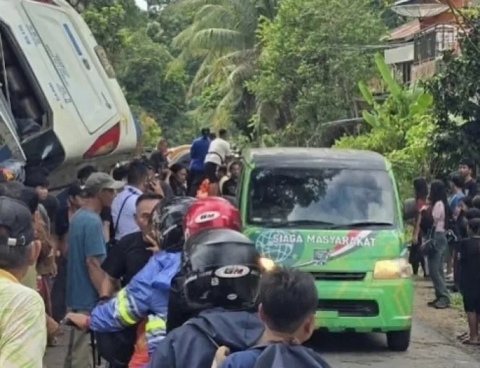 Kecelakaan Bus Damri Sintang-Pontianak Masuk Jurang di Desa Penyeladi, Kalbar