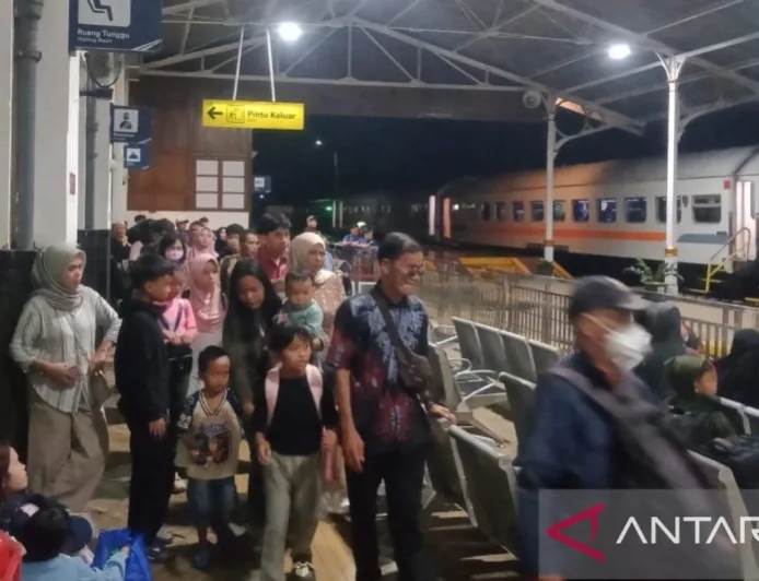 Perjalanan KA Siliwangi Cipatat-Cianjur-Sukabumi Terhenti Sementara Akibat Banjir Cibeber