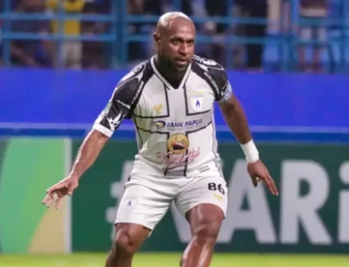 Boaz Solossa di Usia 40 Tahun: Gol dan Assistnya Kalahkan Semua Penyerang Timnas Indonesia!