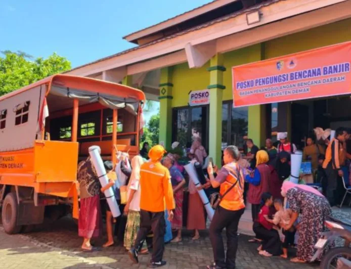 Banjir Melanda Jawa Tengah: Seorang Anak Meninggal di Demak, Puluhan KK Terdampak