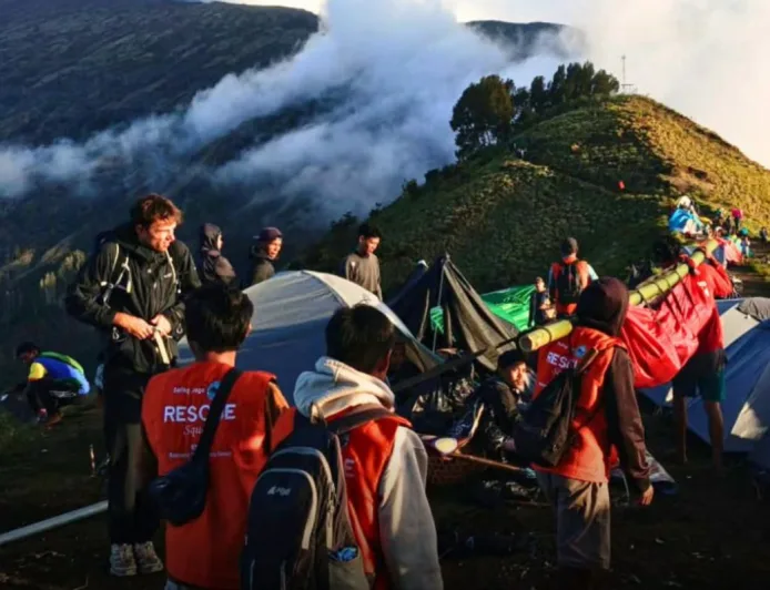 Korban Kecelakaan di Jalur Pendakian Gunung Rinjani Berhasil Dievakuasi dengan Cepat