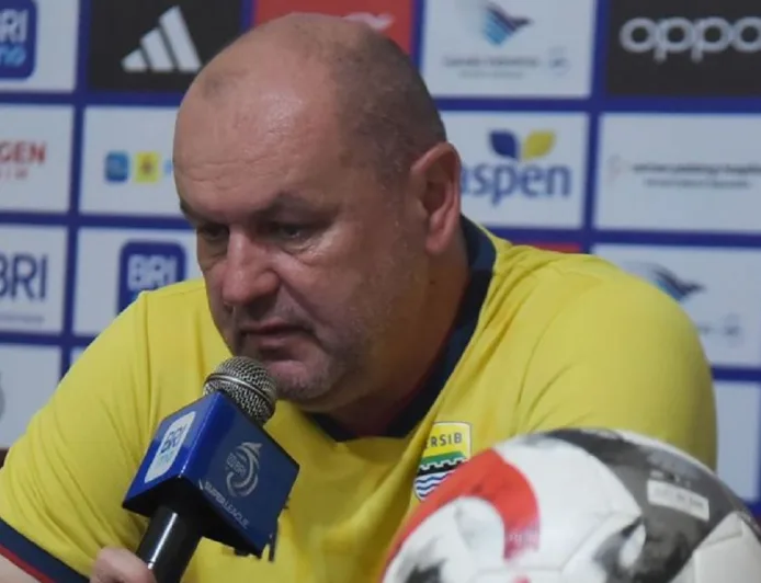 Persib Bandung Unggul 9 Poin atas Persija, Bojan Hodak: Kompetisi Masih Panjang