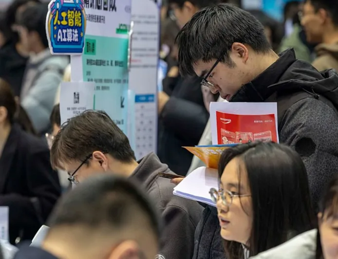 Mengapa AI Belum Mengganti Banyak Pekerjaan di China seperti di AS