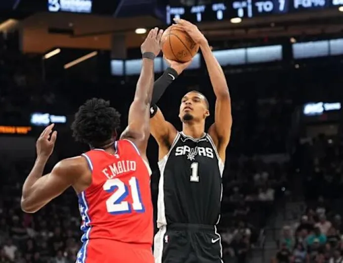 Victor Wembanyama Cedera Tulang Rusuk, Spurs Tetap Menang Lawan 76ers