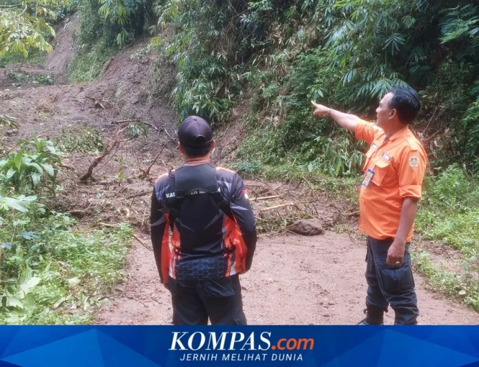 Longsor Tebing 10 Meter di Madiun Tutup Jalan Penghubung Antar Kecamatan