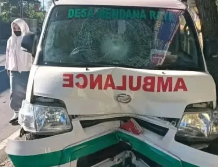 Kecelakaan Beruntun di Depan SMAN 1 Sakra Libatkan Tiga Kendaraan