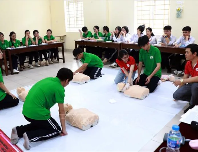 Pelatihan Pertolongan Pertama Dasar di Sekolah: Kunci Kurangi Risiko Kecelakaan