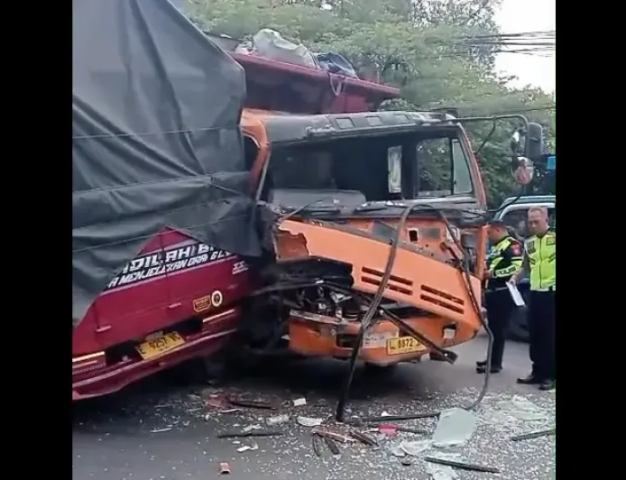 Kecelakaan Beruntun di Mojokerto Libatkan 4 Kendaraan, Dua Luka Ringan