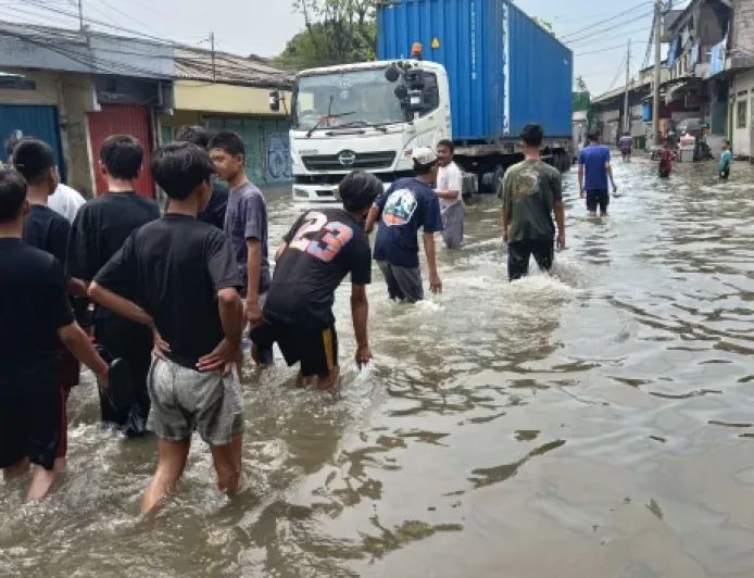 Waspada Banjir Rob Akibat Fenomena Bulan Purnama di Pesisir Utara Jakarta