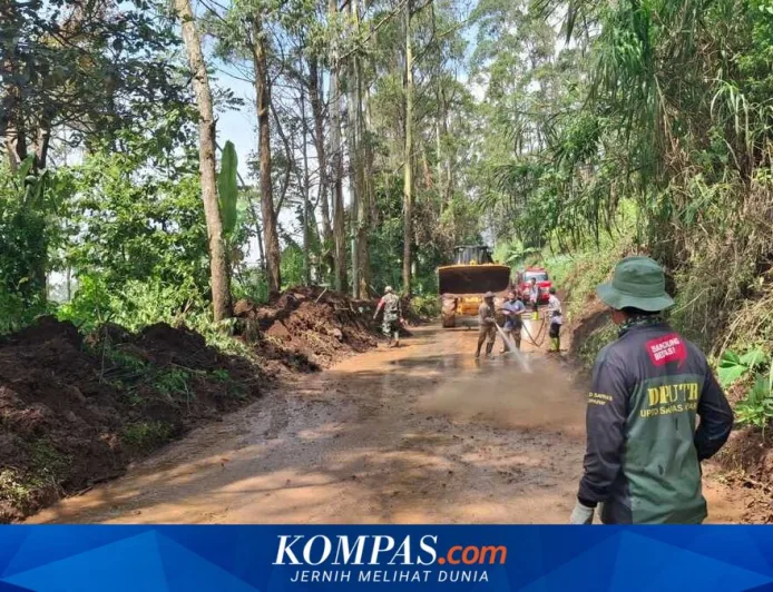 Longsor dan Banjir di Kabupaten Bandung Akibat Curah Hujan Tinggi, Akses Jalan Terputus