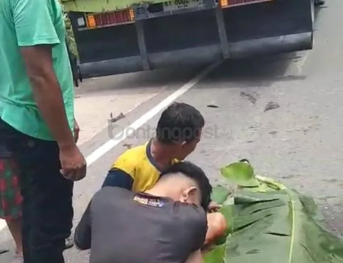 Kecelakaan Maut Teluk Pandan Kutim: Pengendara Motor Tewas Terlindas Truk