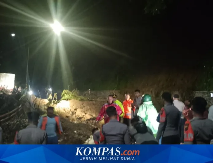 Longsor Tebing Cadas Pangeran Sumedang Tutup Jalan Bandung-Cirebon, Arus Dialihkan Tol Cisumdawu