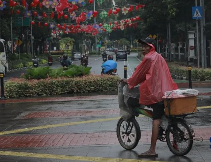 Cuaca Labil di Indonesia: Panas Terik dan Hujan Lebat Saat Masa Pancaroba