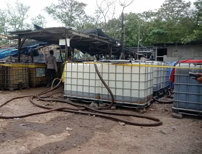 Polda Lampung Bongkar Penimbunan 203 Ton BBM Ilegal di Pesawaran