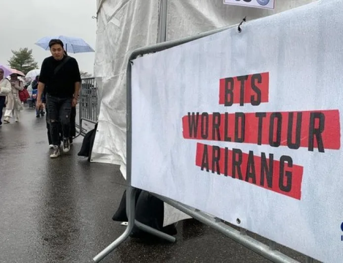 BTS Memulai Tur Dunia ARIRANG, Ribuan Fans dari Berbagai Negara Padati Seoul