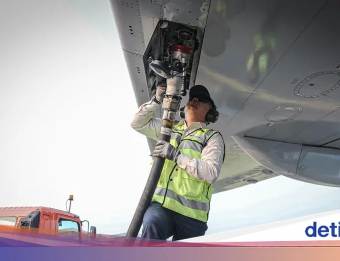 Kenaikan Tiket Pesawat Maksimal 13%: Pemerintah Tahan Dampak Lonjakan Harga Avtur