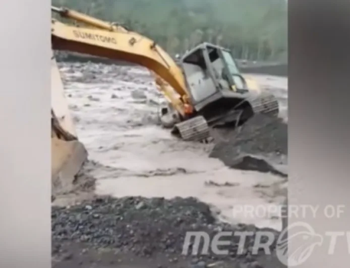 Banjir Lahar Dingin Semeru: Alat Berat Nyaris Terguling di Lumajang