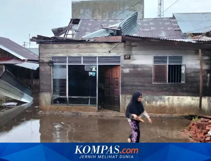 Angin Kencang Lhokseumawe Rusak 10 Rumah dan Sebabkan Banjir Desa