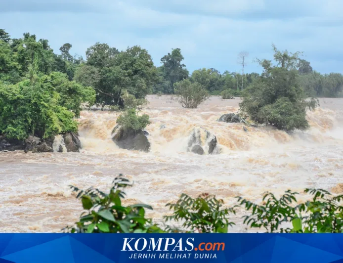 Jembatan Ciwarunga Terputus, Akses Warga Selatan Garut Lumpuh Total