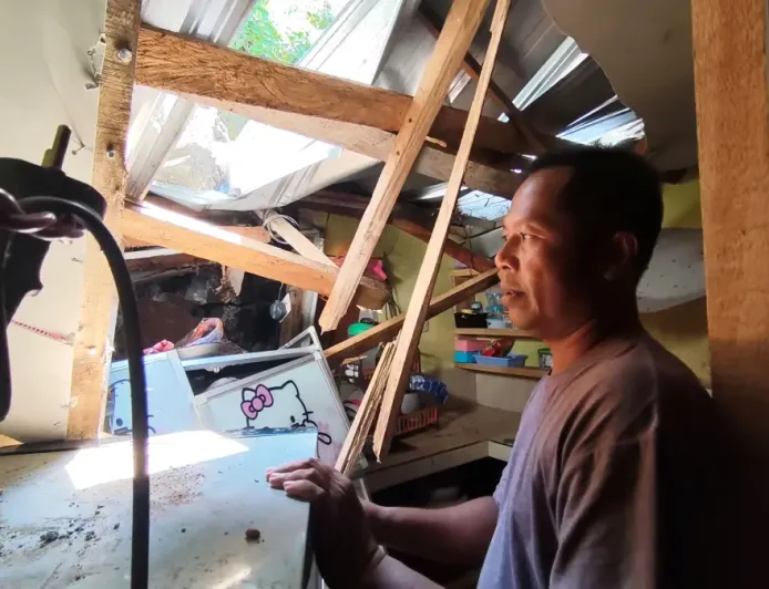 Longsor Hancurkan Rumah Misbah di Batukliang, Jerih Payah 10 Tahun Lenyap Seketika