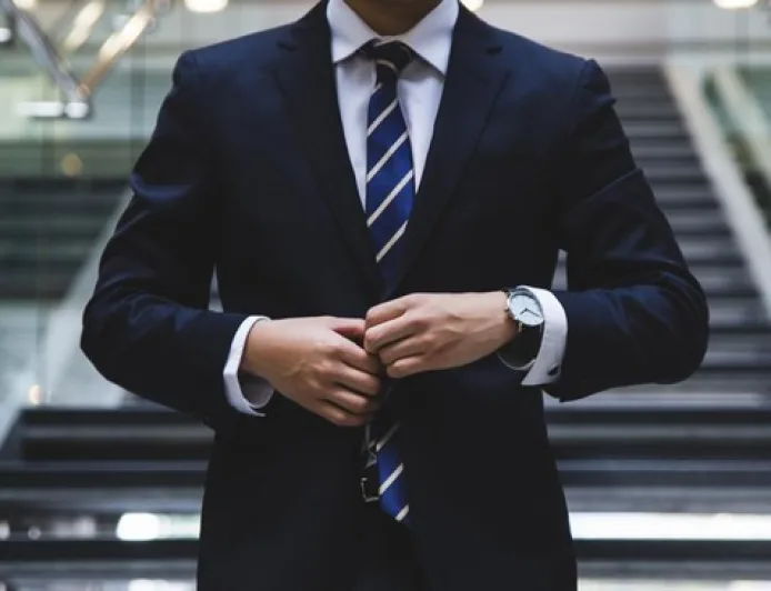 Cara Mudah Mengenali Bos Narsis Lewat Perilaku dan Media Sosial CEO