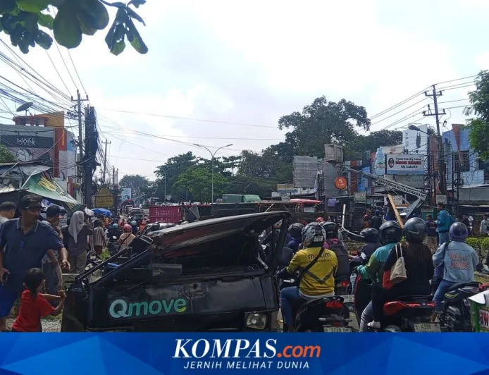 Kecelakaan Beruntun di Turunan Silayur Ngaliyan Semarang, Truk Kontainer Tabrak Dua Mobil