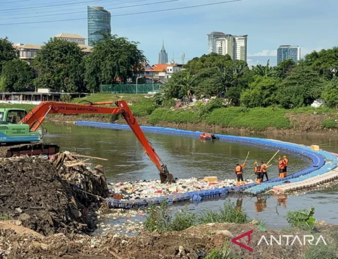 Pengerukan Kanal Banjir Barat Ditargetkan Rampung dalam Setahun untuk Reduksi Banjir Jakarta