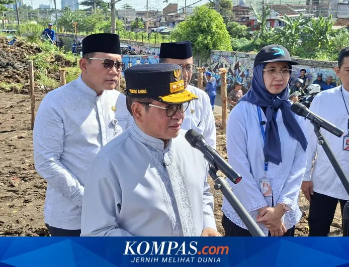 Pengerukan Kali Kanal Banjir Barat oleh Pemprov DKI: Upaya Vital Atasi Banjir Jakarta