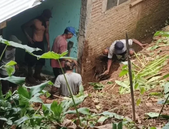 Longsor di Gandatapa Banyumas: Rumah Rusak dan Satu Korban Luka Ringan