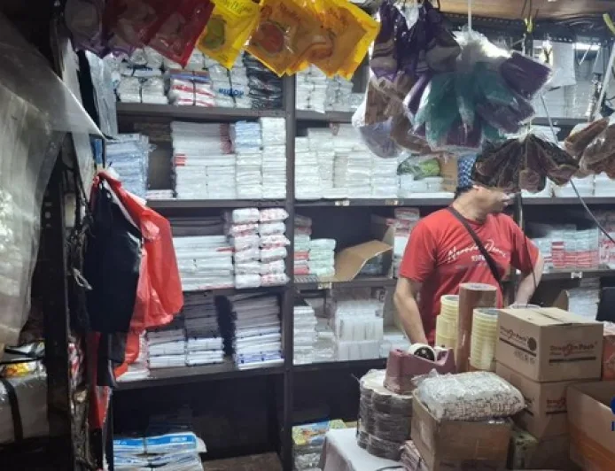 Harga Plastik Naik Gila-Gilaan, Daun Pisang Jadi Solusi Kemasan Ramah Lingkungan