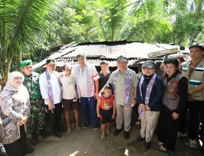 Mendagri Tinjau Banjir di Sitaro, Pastikan Penanganan Rumah Rusak Segera Dilakukan