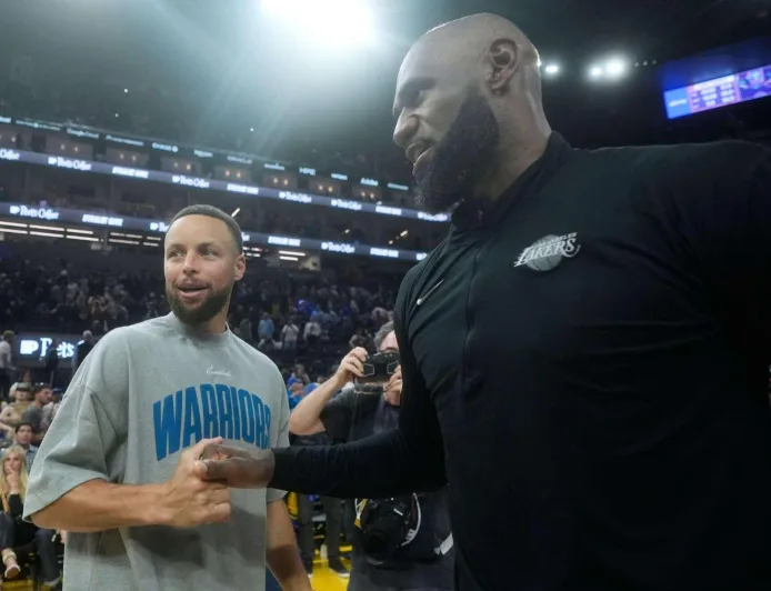 LeBron dan Curry Saling Memberi Penghormatan di Laga Lakers vs Warriors