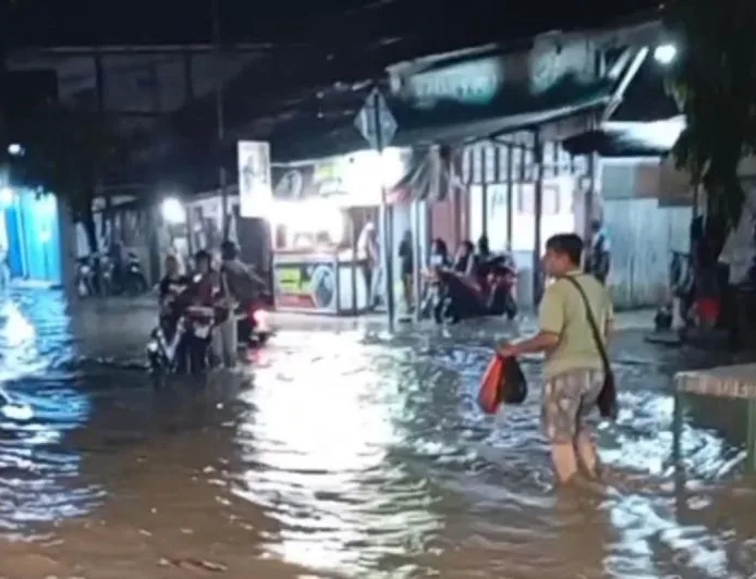 Banjir Cepu Rendam Ratusan Rumah, 1 Warga Tewas Diduga Tersetrum Listrik