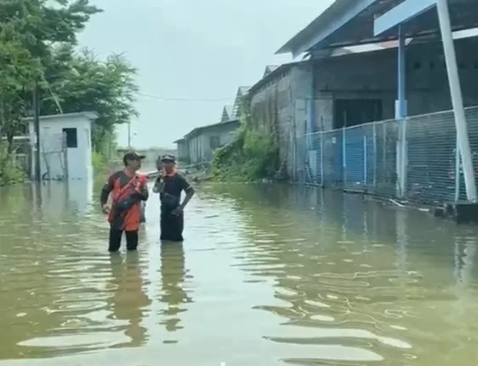 Banjir Rob Ganggu 10 Persen Jalan di Semarang, Waktu Tempuh dan Biaya Melonjak