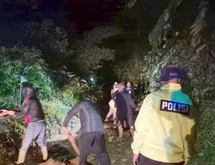 4 Titik Longsor Tutup Jalan Banjarwangi-Singajaya Garut, Evakuasi Dilakukan Cepat