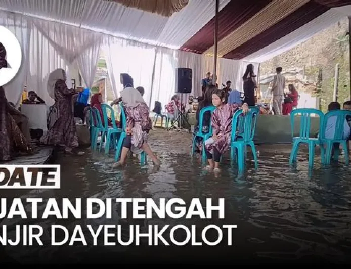 Hajatan Meriah Tetap Berlangsung di Tengah Banjir Dayeuhkolot Bandung