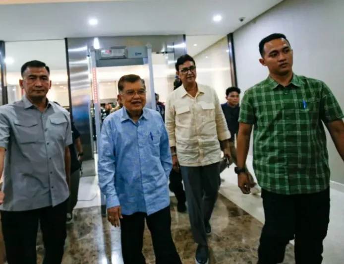 7 Berita Hukum Pekan Ini: JK Laporkan Rismon, Sahroni Diperas, dan OTT Tulungagung