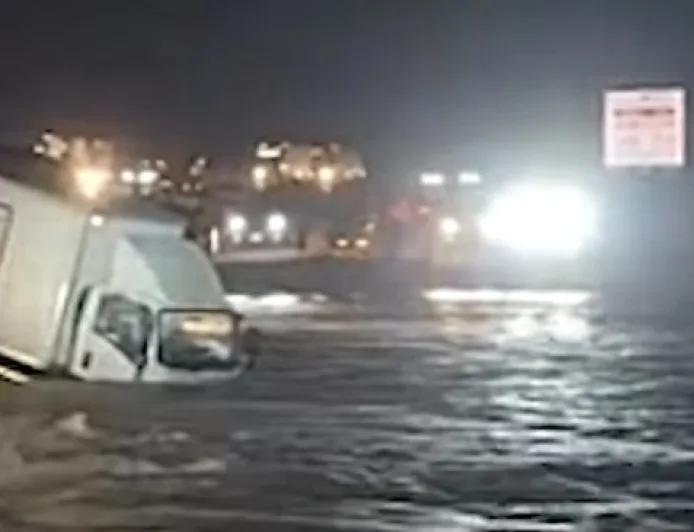 Cuaca Ekstrem di Arab Saudi Picu Banjir Parah di Riyadh, Sekolah Ditutup