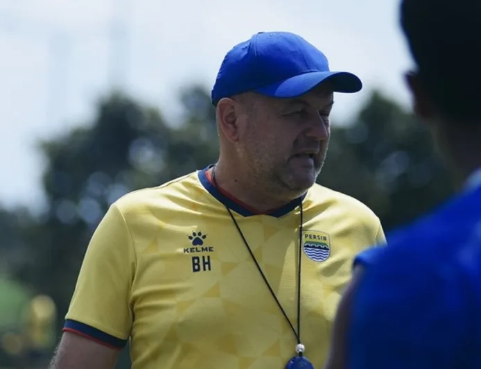 Perbandingan Gaji Fantastis Bojan Hodak di Persib dan John Herdman di Timnas Indonesia