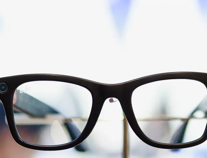 Meta Didesak Hentikan Fitur Pengenalan Wajah pada Kacamata Pintar Ray-Ban dan Oakley