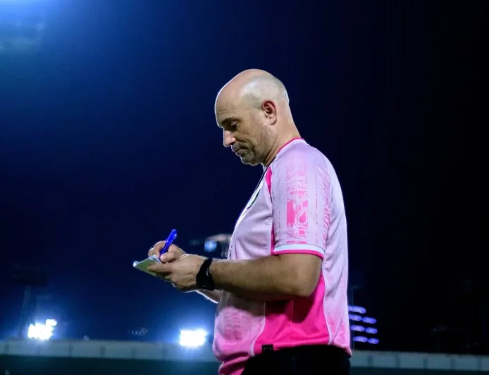 Bernardo Tavares Takjub dengan Atmosfer SUGBK Meski Persebaya Dihajar Persija