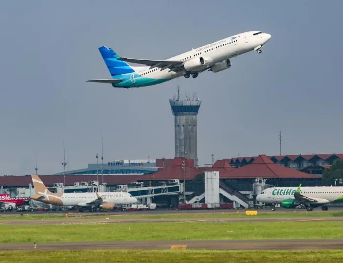 Harga Tiket Pesawat Naik Drastis, Ini Penyebab dan Dampaknya di 2026