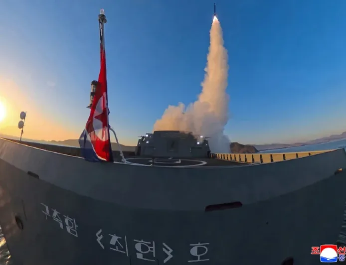 Kim Jong-un Pantau Uji Tembak Rudal Kapal Perang 5.000 Ton Korsel